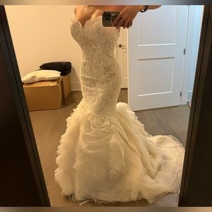 Lazaro wedding dress 3201 size 2-4